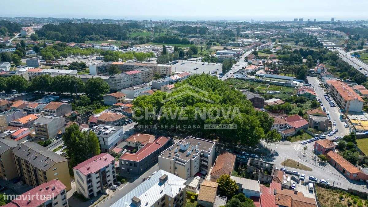 T2 c/ Lugar de Garagem e Arrumos em Custóias (Matosinhos)-13