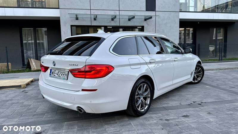 BMW Seria 5 520d xDrive Touring Luxury Line - 4