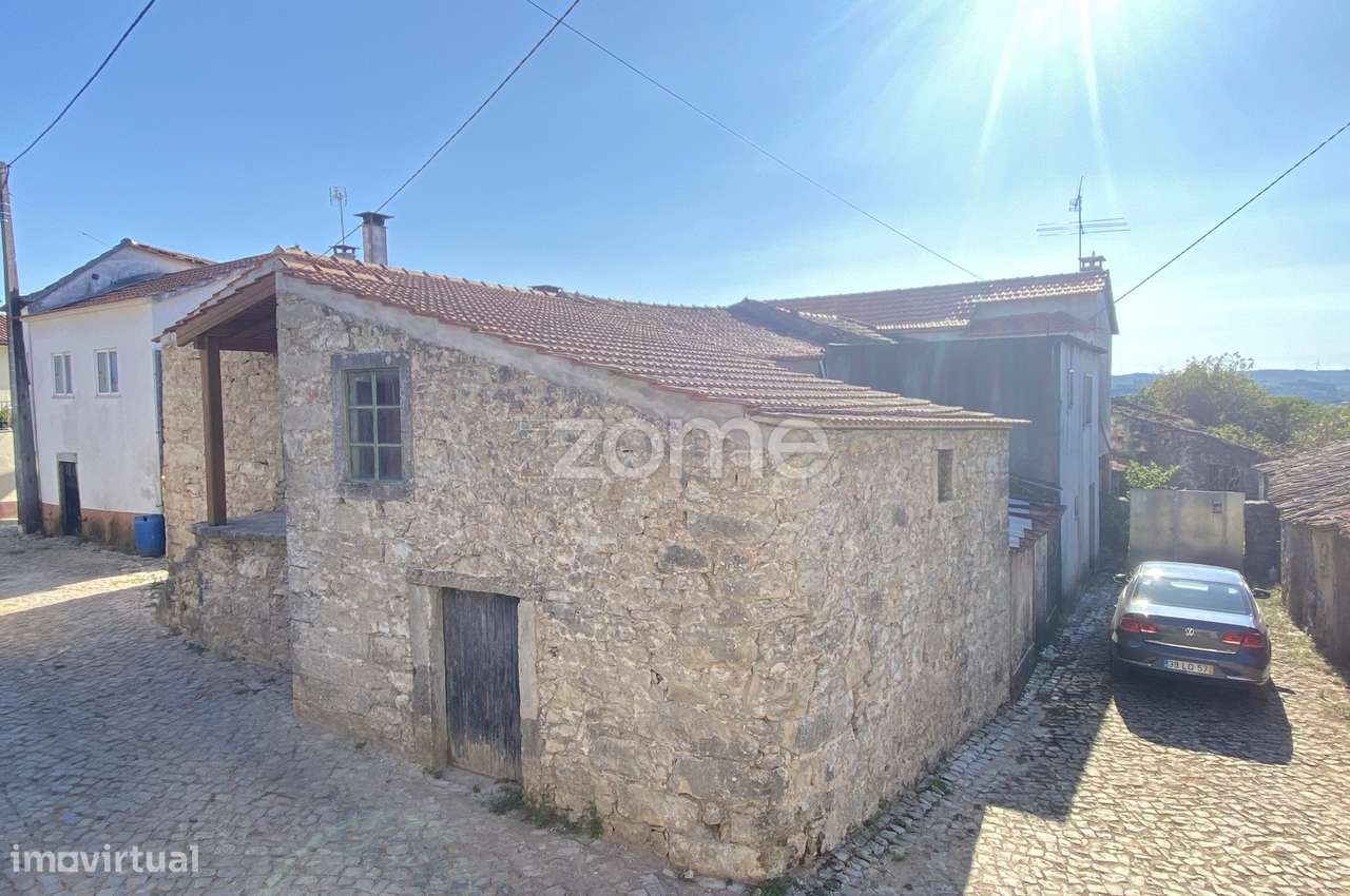 Moradia T2 para reabilitação na zona centro - Grande imagem: 4/9