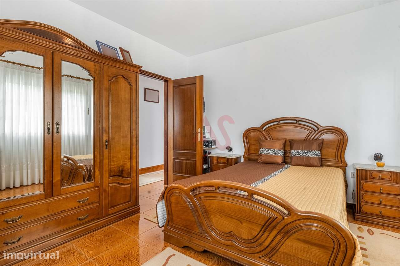 Moradia T3+3 com Duas Habitações Independentes – Excelente Oportunidad-9