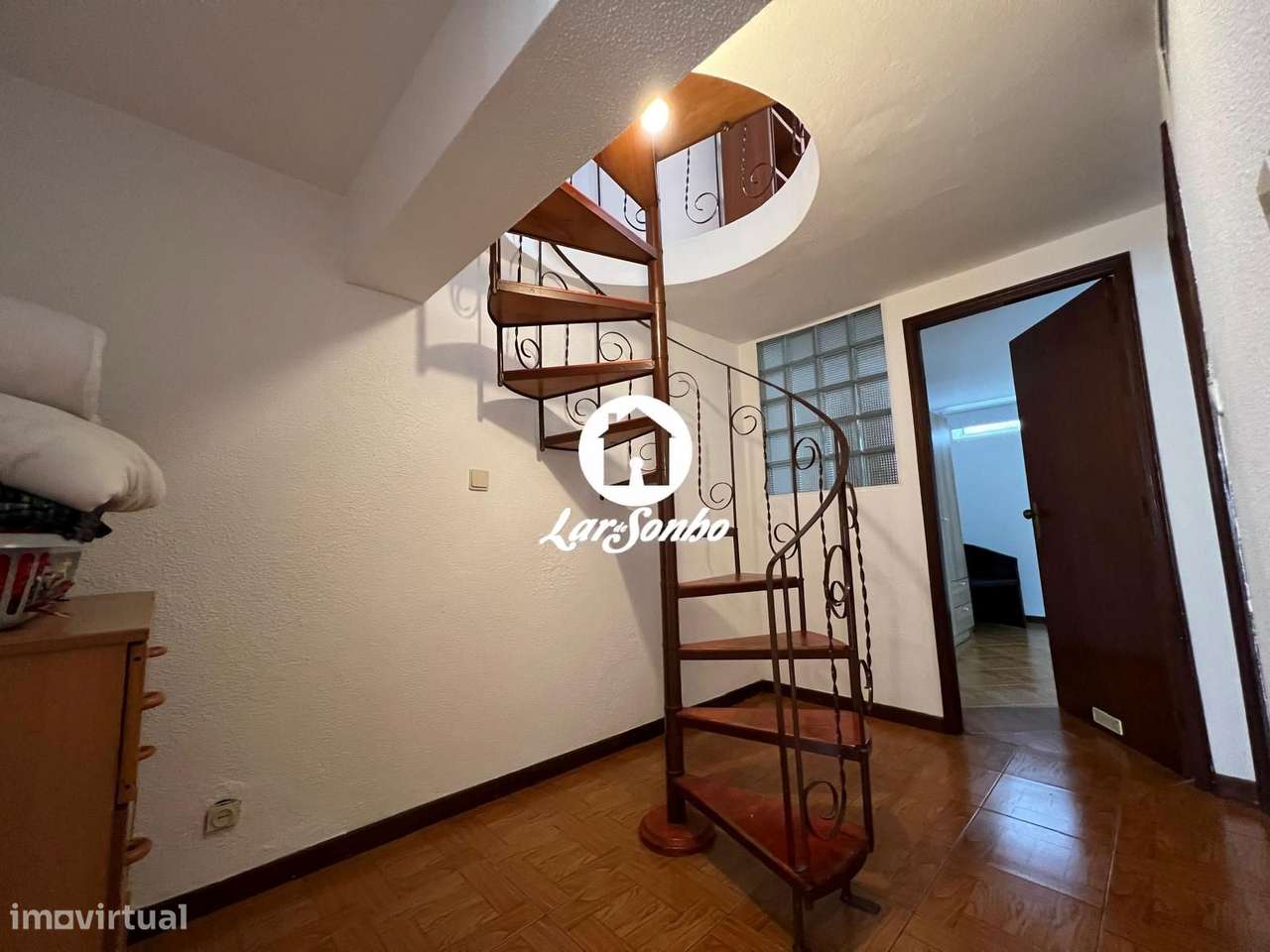 Apartamento T2 com CAVE e TERRAÇO de 80m2 à constituição-7