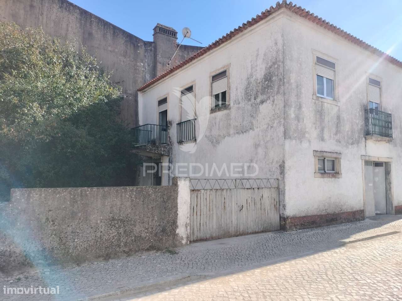 Moradia T3 com cave, quintal e excelente potencial em Minde - Grande imagem: 3/40