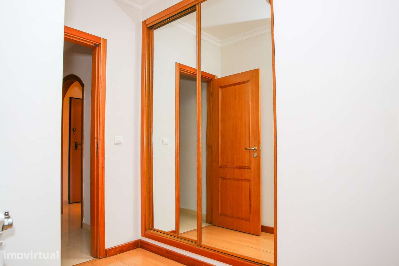 Excelente apartamento T3 com 111m2 no centro da Abrigada-37