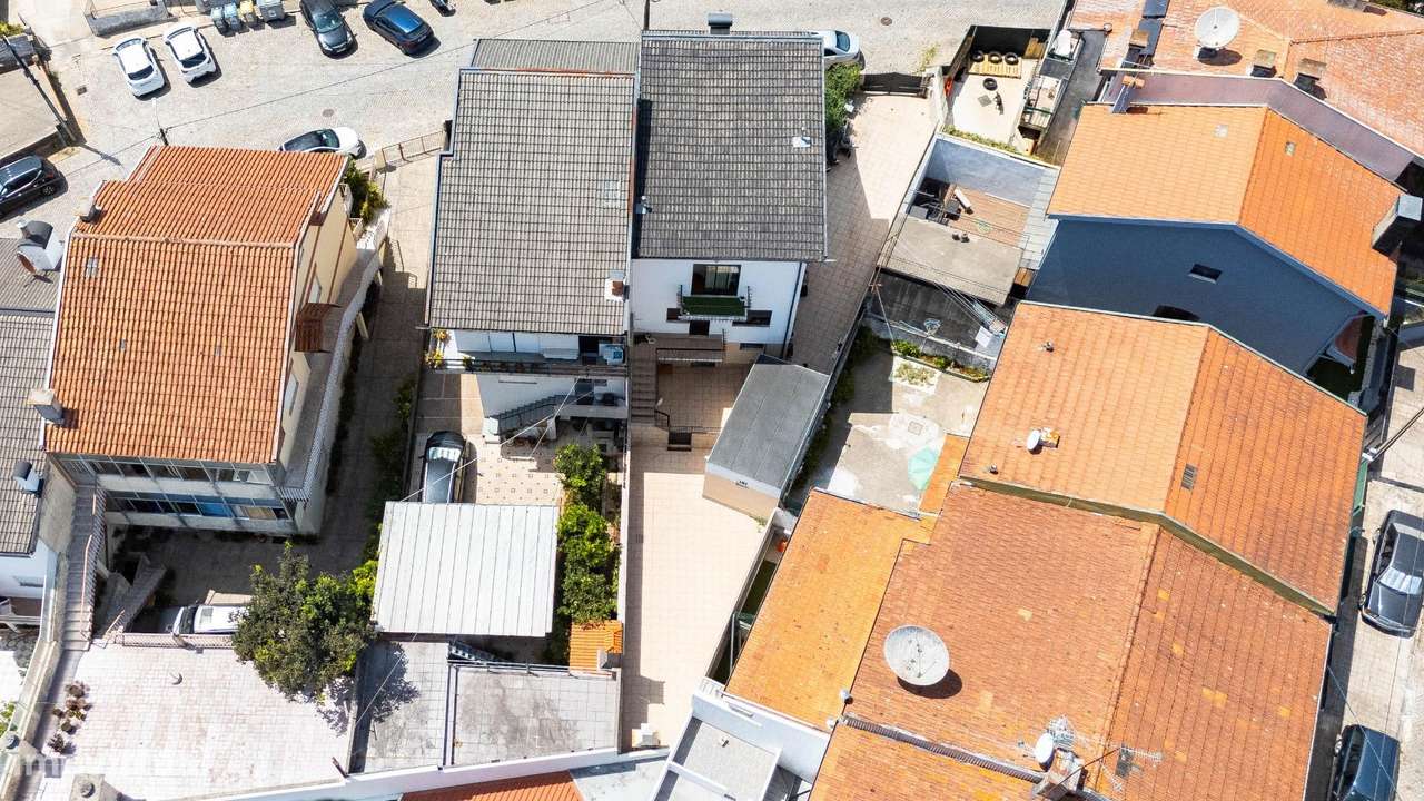 Moradia T3+1 Renovada em Fânzeres (Seixo).Garagem, Jardim e...-28