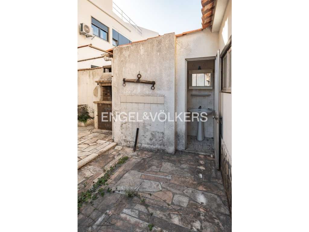 Prédio Misto de 3 Pisos com Jardim e Anexo Habitacional - Santo And...-20