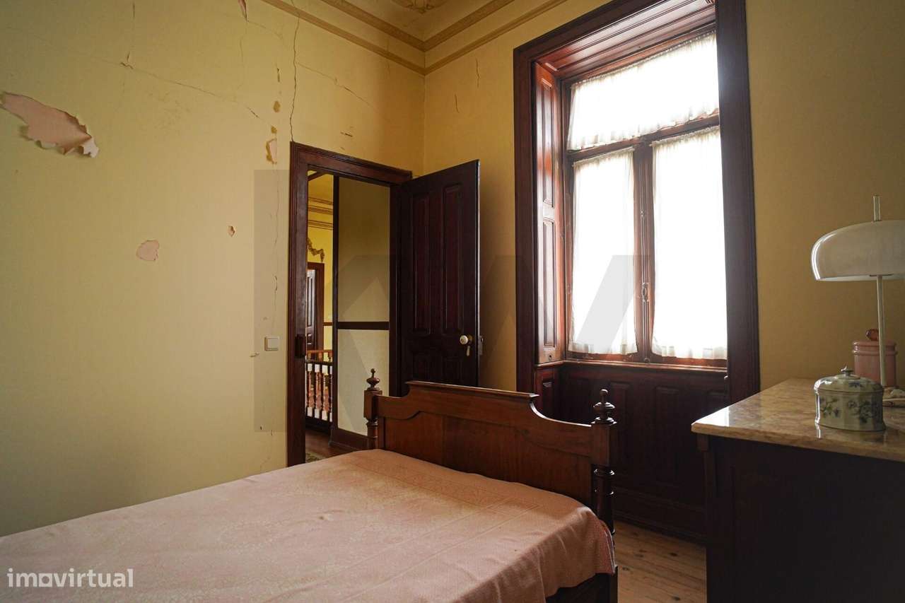 Palacete único dos anos 30 do séc. XX ergue-se no coração de Alcanena-59