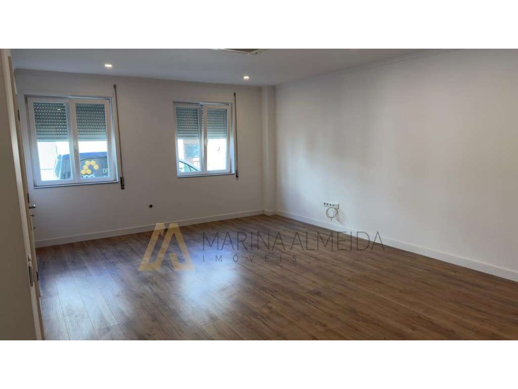Moradia t4 com 2 pisos ( 5 assoalhadas), com 228m2, Piscina aquecid...-3