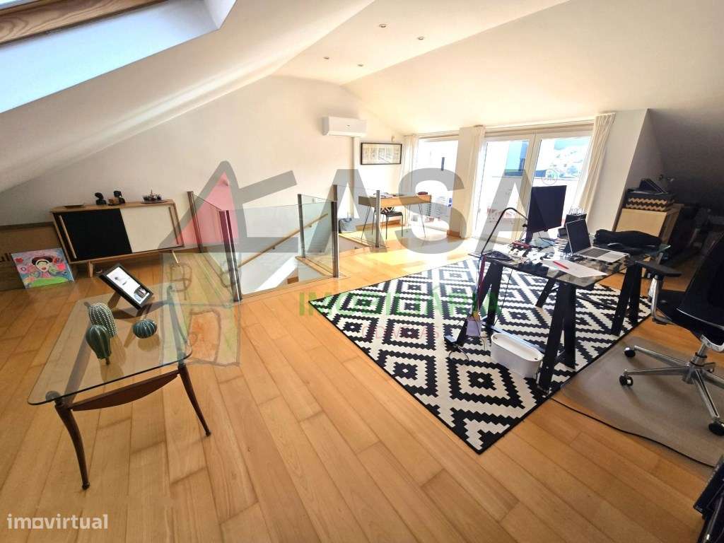 Moradia T4 com Terraço e Vista Desafogada em Loures-44