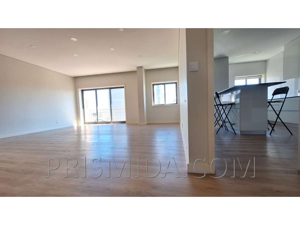 Duplex T4+office Renovado | Bi-Familiar | Terraço c/Churrasqueira-10