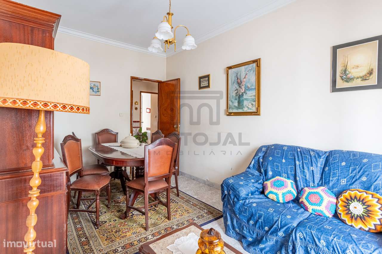 APARTAMENTO T2 (R/C) + POTENCIAL T0 INDEPENDENTE (CV) + QUINTAL-16
