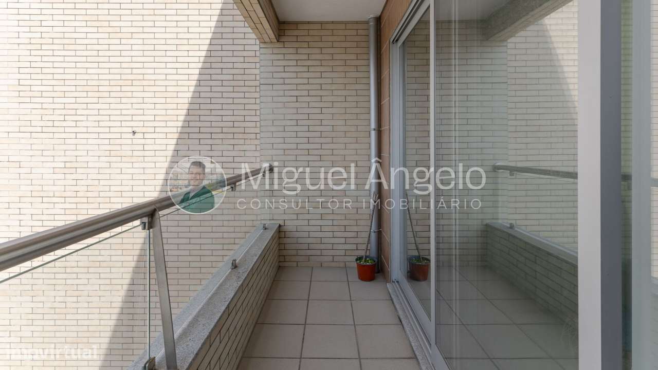 T3 em excelente estado com box e varandas - Urbanização dos Germanos-19