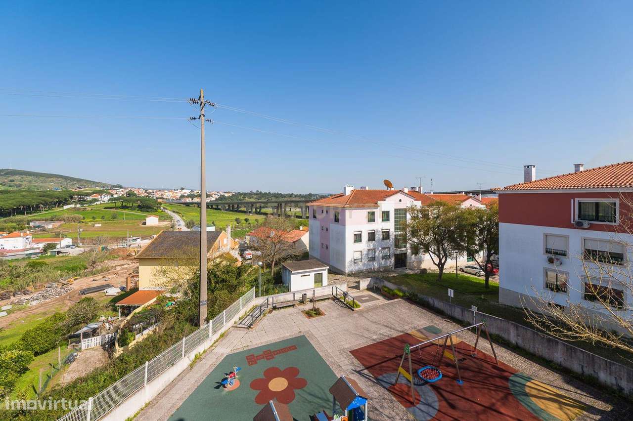 Apartamento T3 com Garagem em Loures-39