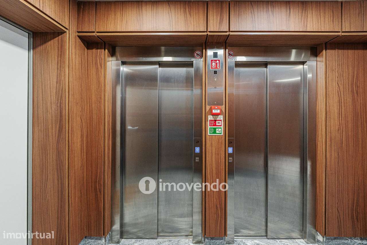 Apartamento T2, com estacionamento e cozinha equipada, na Amadora-48