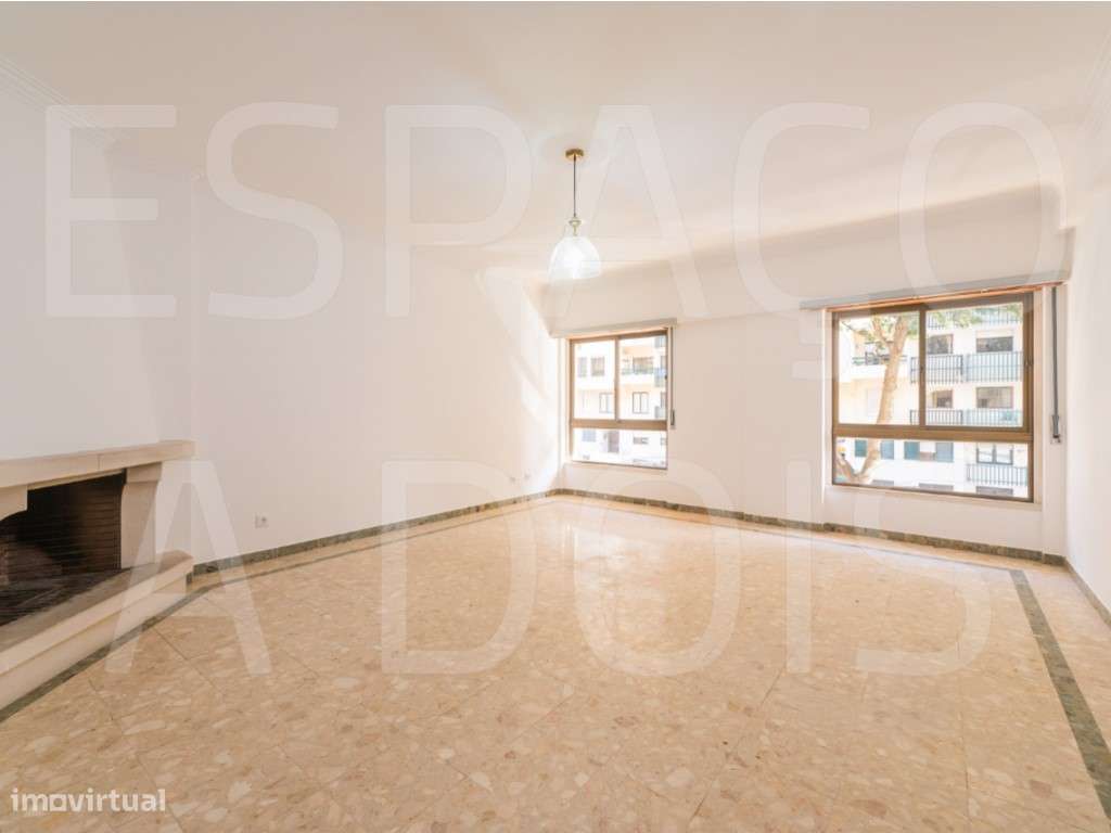 TUDO À MÃO! Excelente estado. Pintura Nova; Madeiras Envernizadas. ... - Grande imagem: 5/50