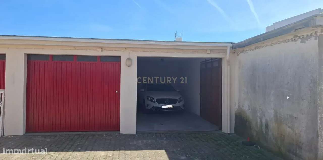 Garagem Fechada em Condomínio Privado a 200m da Praia /Aver o Mar - Pó-6
