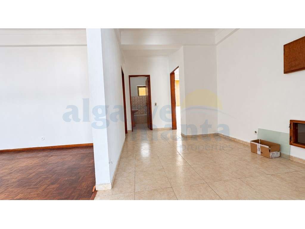 Apartamento T2 para Remodelar na Porta Nova - Tavira | Excelente Po...-11