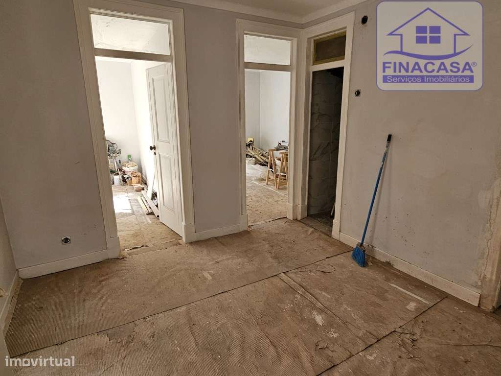 Prédio com 2 habitações e 1 loja de comércio - Baixa de Setúbal-6