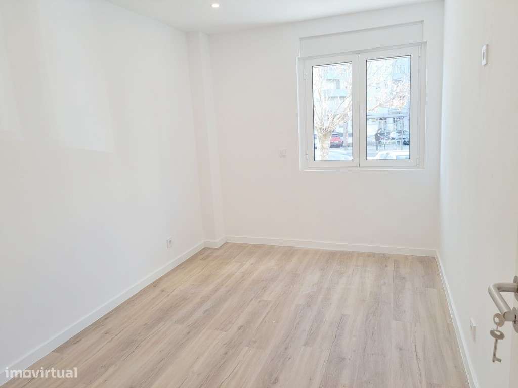 Apartamento T2 com elevador para venda em Odivelas - Lisboa-12