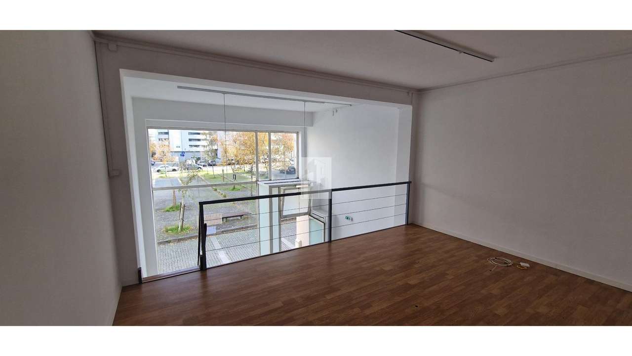 Loja - c/ mezzanine-19