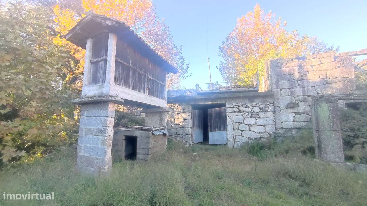 Moradias para restauro em Bouro Santa Maria, Amares-7