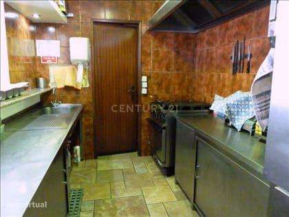 Espaço Comercial com 148,5 m² no Coração da Estrada de Santa Eulalia --12