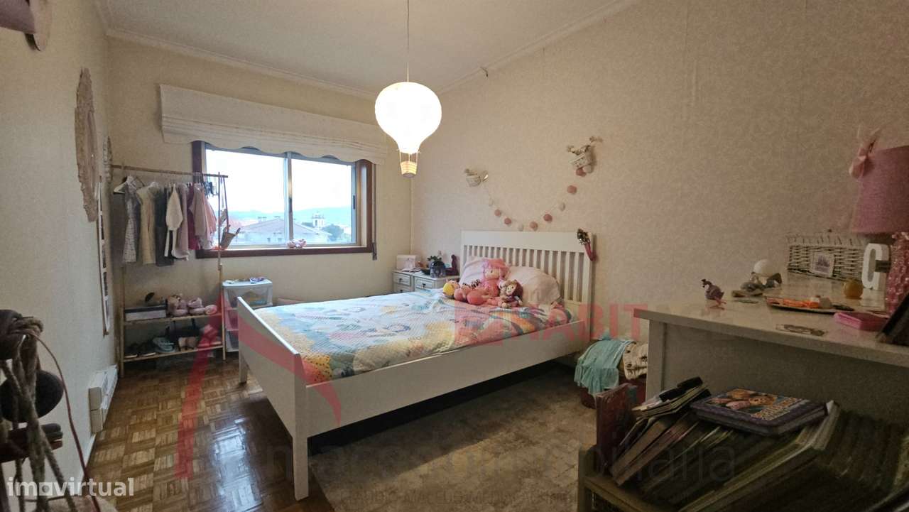 Apartamento T3 com 3 frentes, varandas e garagem fechada – Amares-19