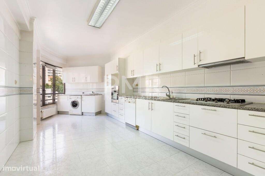 Apartamento T4 no Lumiar-22