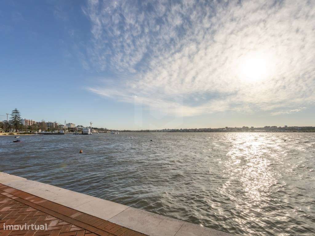 Predio no centro historico do seixal-26