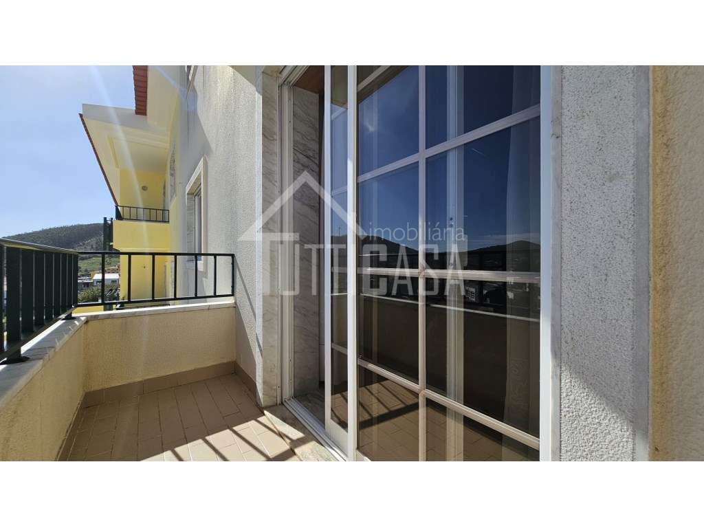 Apartamento T3 com garagem BOX em Alcainça-34