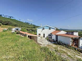 "Oásis Rural à Beira-Mar: Quinta de Sonho com 2 Moradias Isoladas, Vis