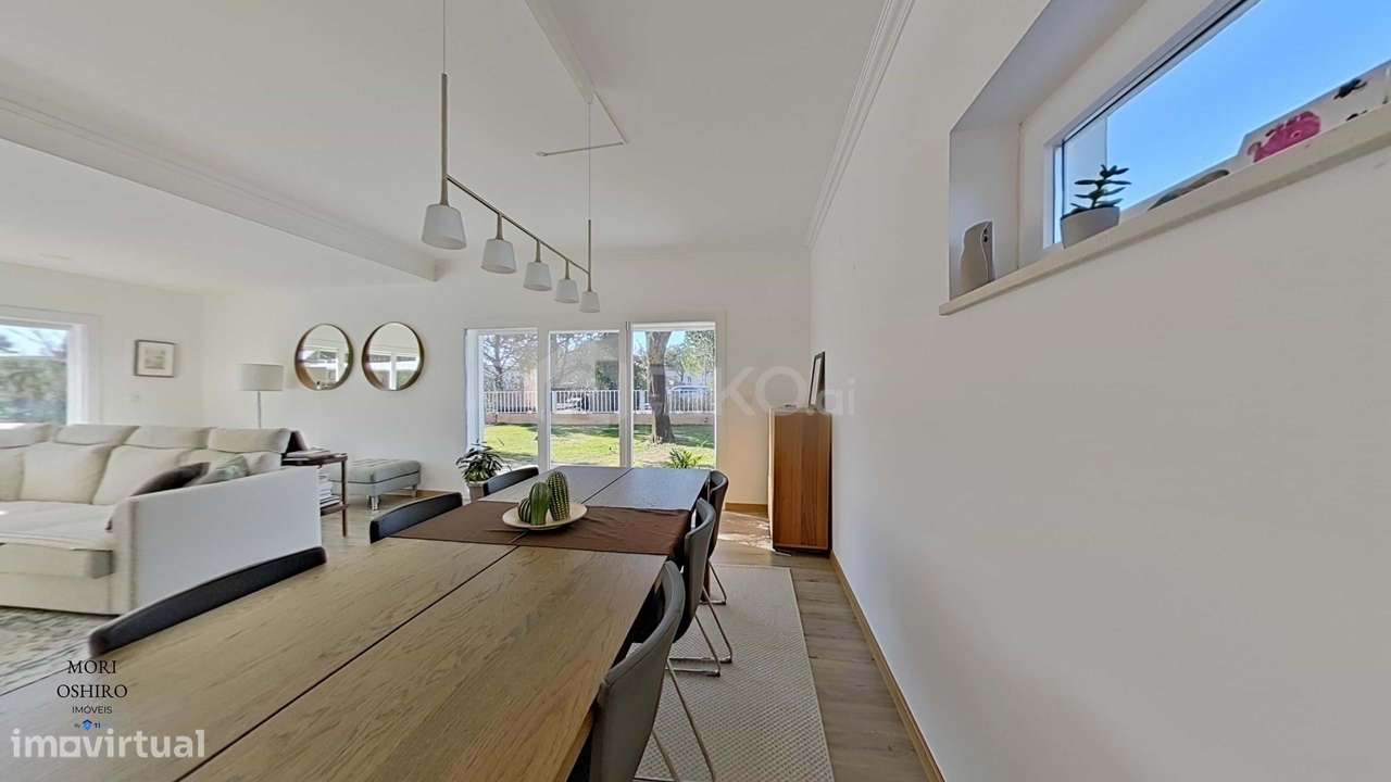 MORADIA T4 218M² EM TERRENO 1.044M² COM PISCINA EM CONDOMÍNIO GOLFE SA-16