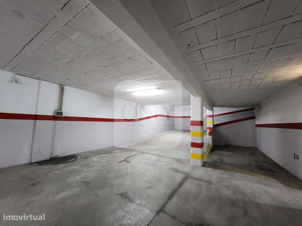Lugar de Garagem na Rua 20 de Julho em Vila Real - Grande imagem: 3/8