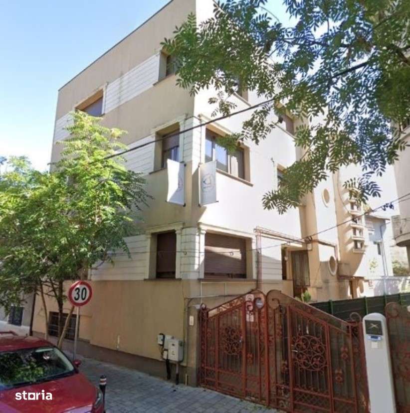 Piata Muncii-Decebal, vila 400mp /12 camere, curte 200mp - Imagine principală: 2/17