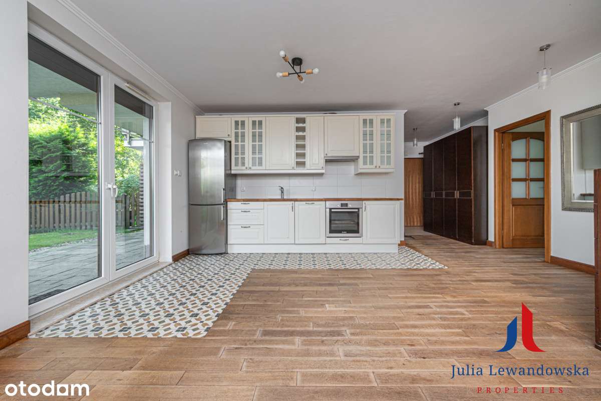 Rodzinne mieszkanie z dużym zielonym ogrodem-1