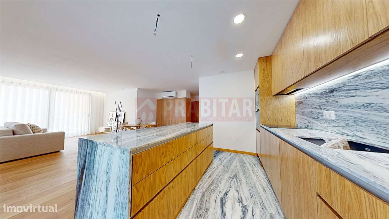 APARTAMENTO T4 DUPLEX NOVO COM TERRAÇO NA COBERTURA À SOLUM - CEDRO RE-0