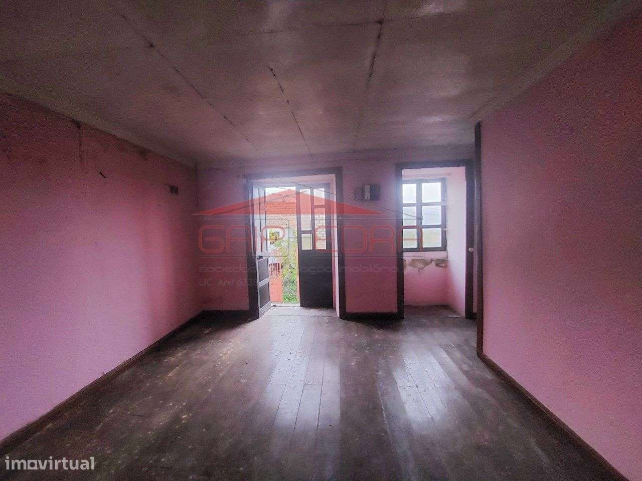 Moradia T3 em Mesão Frio com varanda e acessibilidade-4