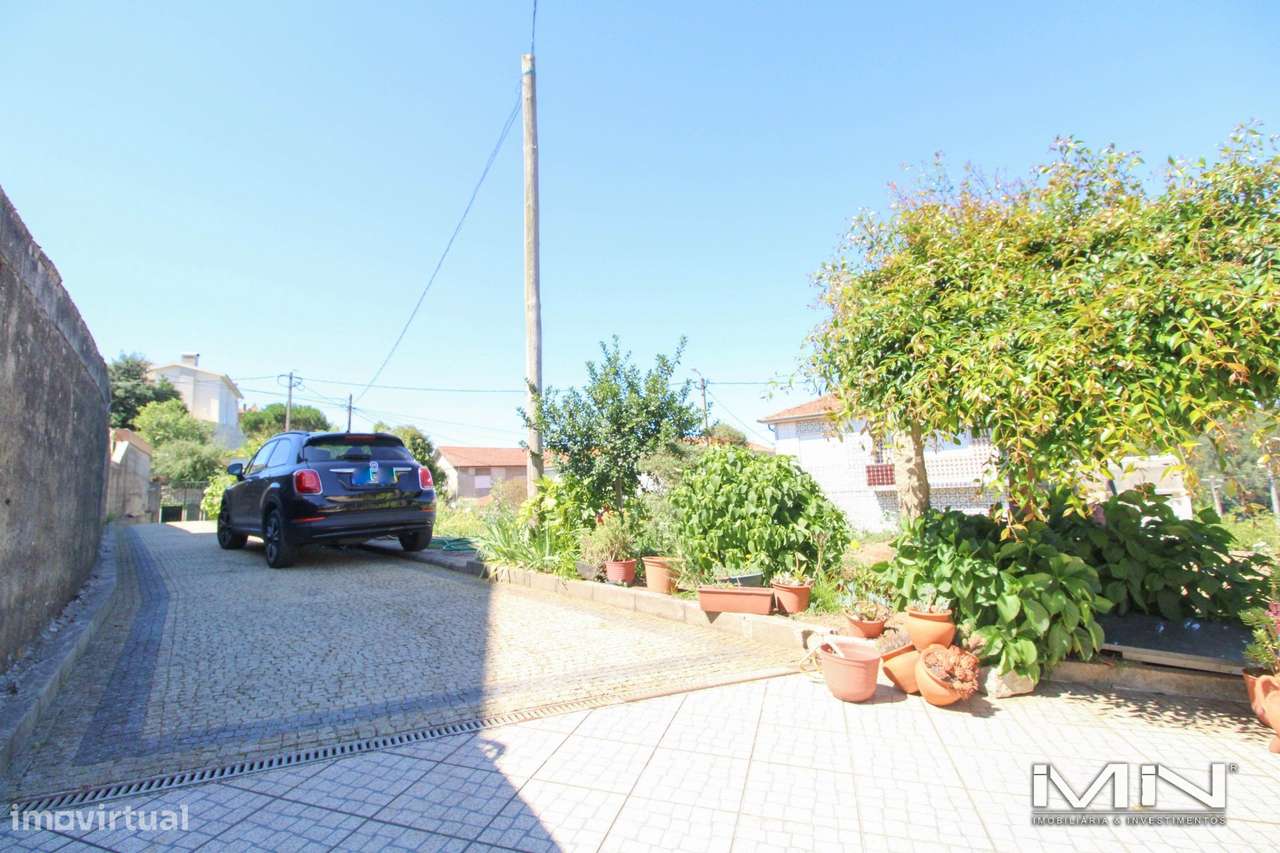 Mini Quinta com Construção Robusta, Poço, Adega e Viabilidade para Seg-36