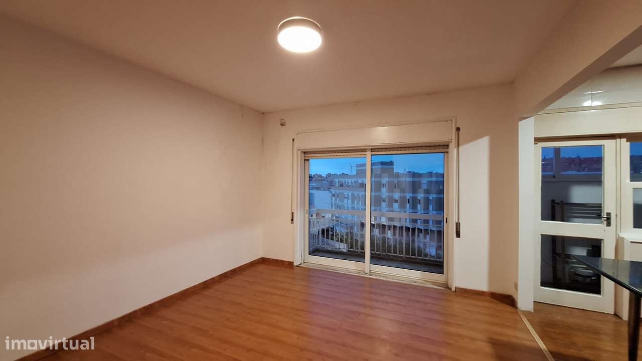 Apartamento T2+1 junto ao Metro Francos com garagem - Grande imagem: 3/15