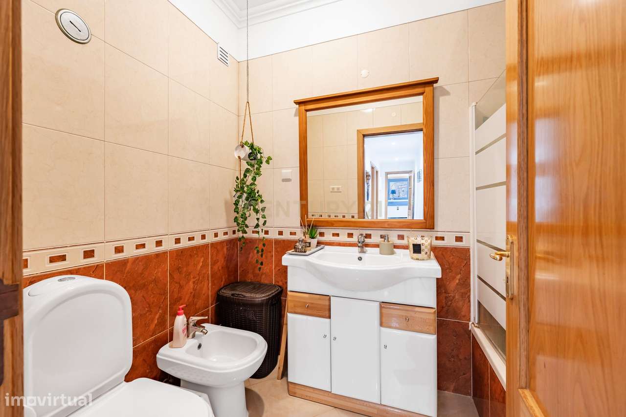 Apartamento T3 em Santa Marta do Pinhal / Corroios / Seixal.-23