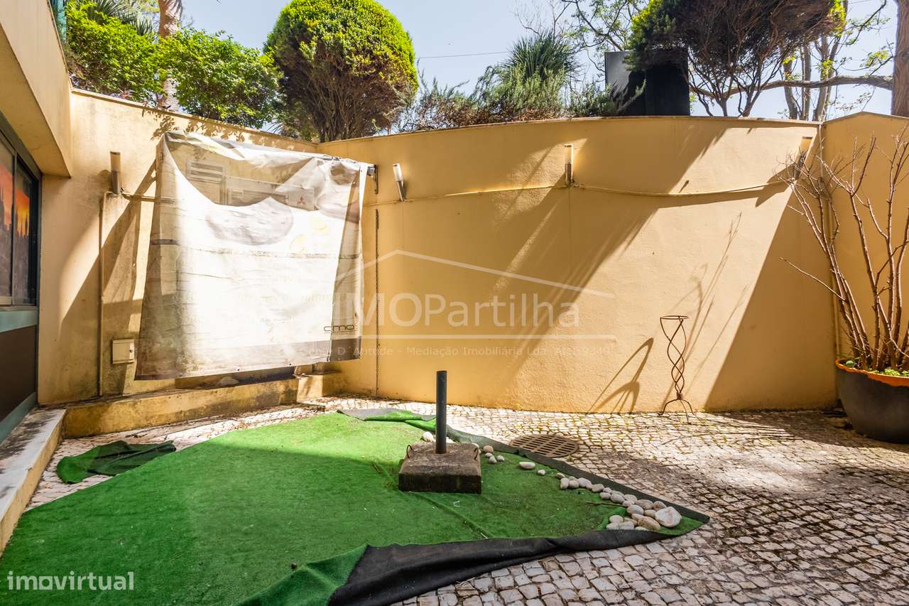 T2 c/ Projeto Aprovado em Condomínio de Prestígio com Piscina – Parede-25