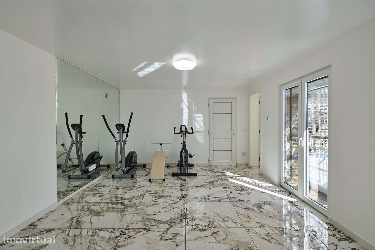 Moradia T4 com  piscina e jardim em zona privilegiada, Charneca da Cap-16