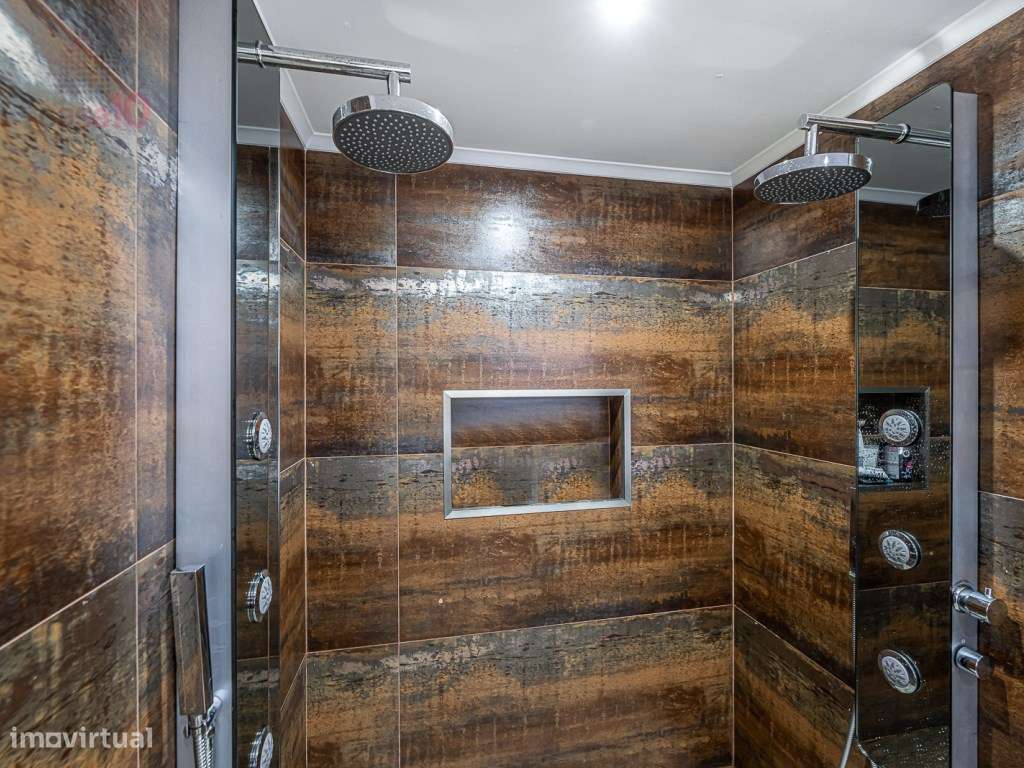 Moradia T5 renovada em Algueirão-Mem Martins, com piscina e jardim-8