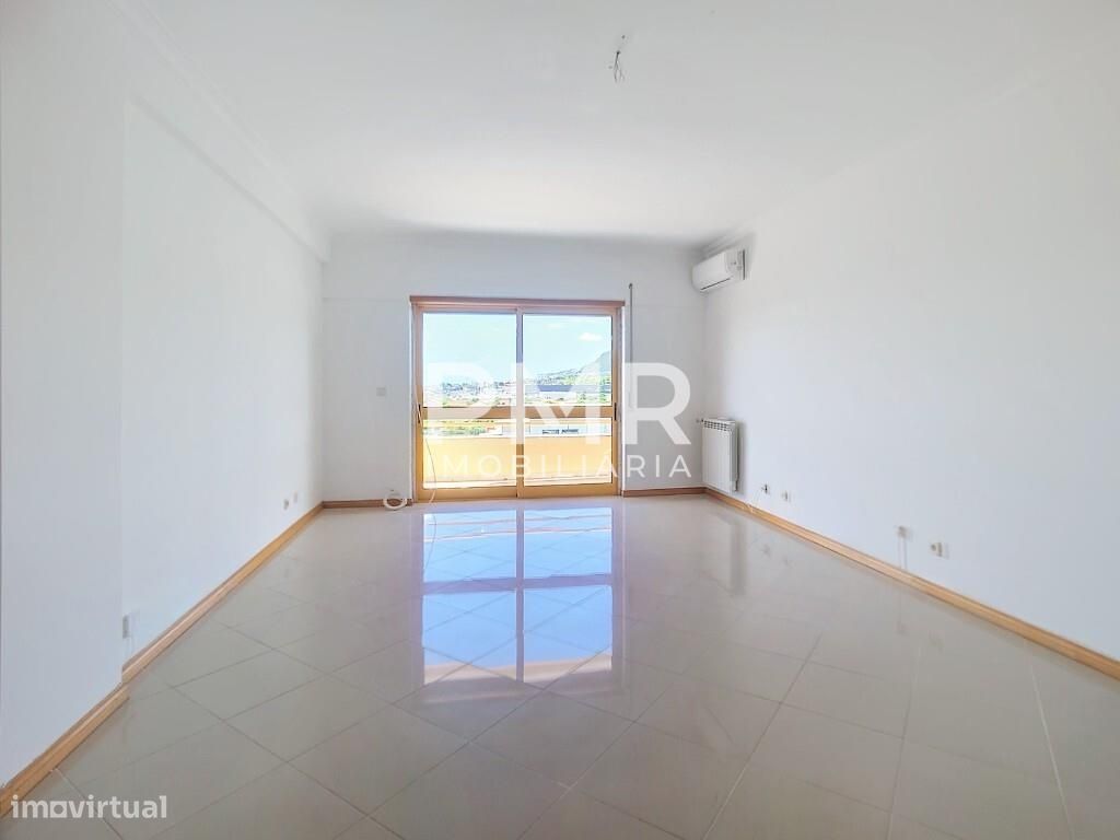Apartamento T3 com estacionamento para arrendar em Castanheira do Riba - Grande imagem: 1/18