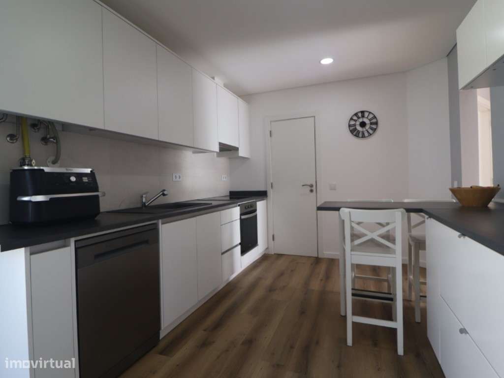 **Apartamento T3 com Garagem e 2 Suítes - A Poucos Metros do Mar** - Grande imagem: 4/27