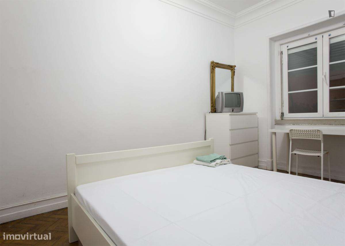 Quarto - localizado em Roma-Areeiro Lisbon - Grande imagem: 4/7