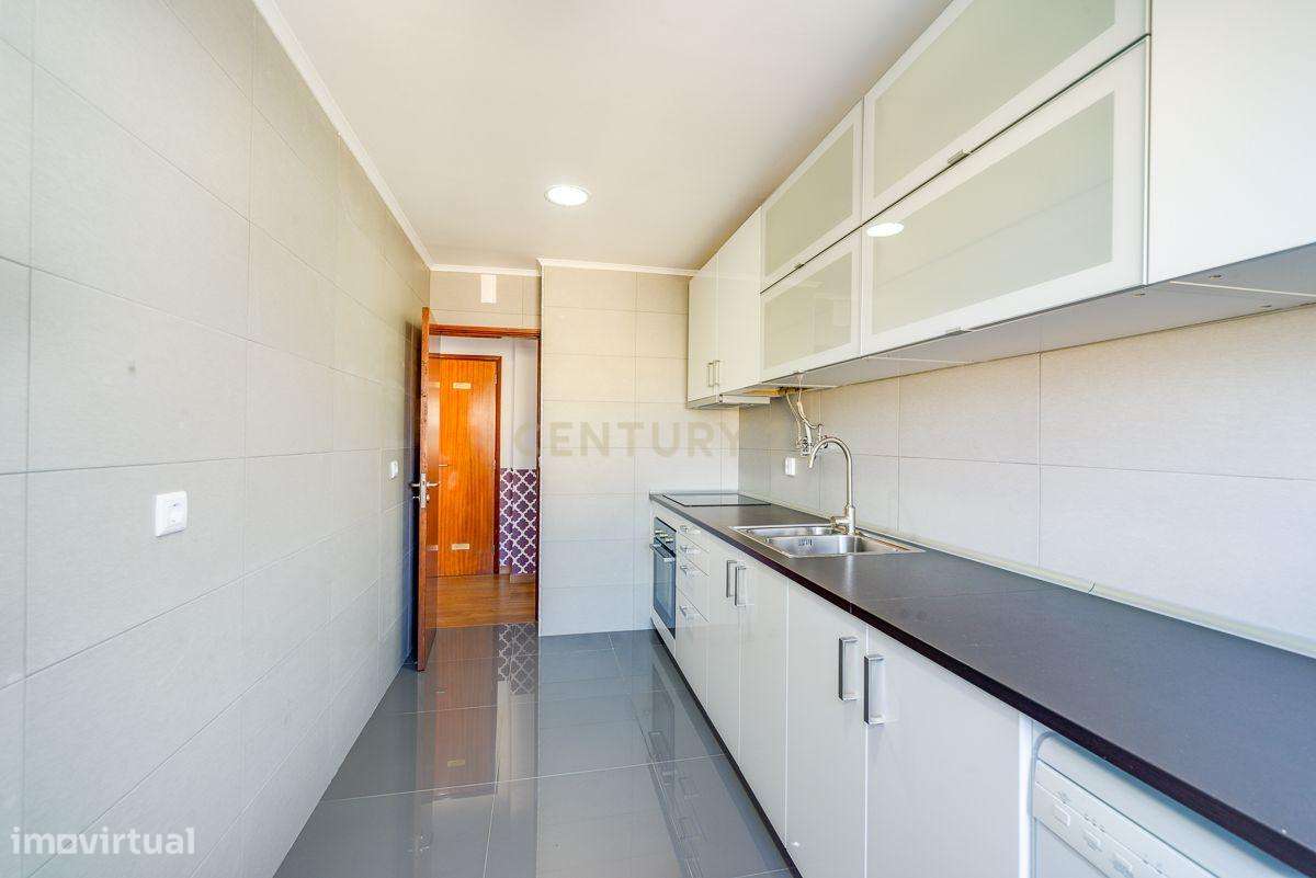 Apartamento T2 com 75 m², situado numa zona central e muito procurada-10