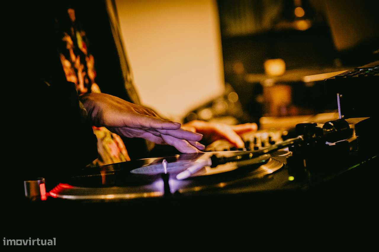 TRESPASSE BAR / CLUB EM PLENO FUNCIONAMENTO PRÓXIMO AO JARDIM DO MORRO - Grande imagem: 3/18