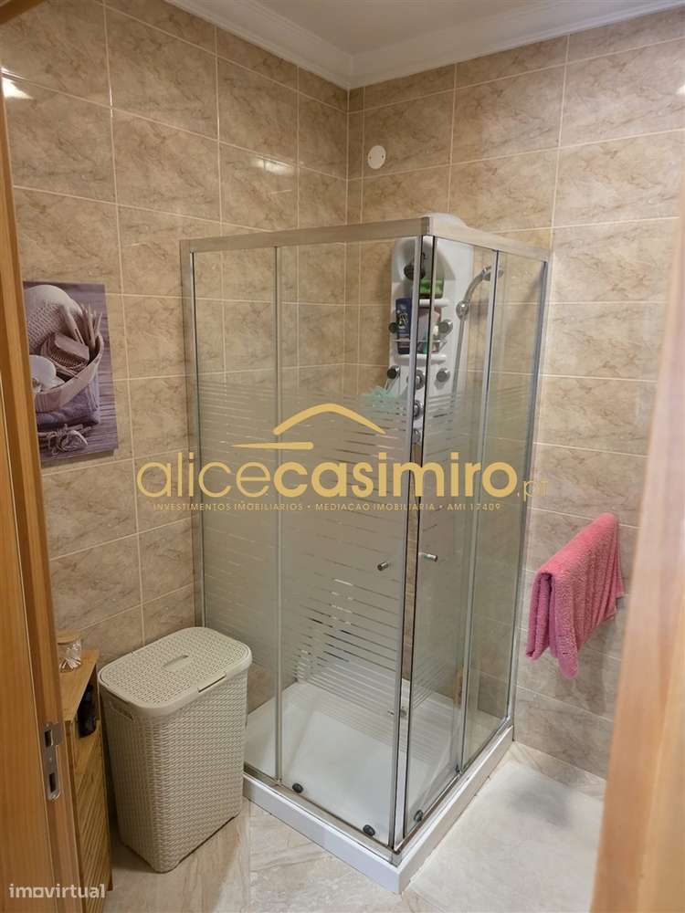 Moradia T4 - boas áreas- excelente estado!-38