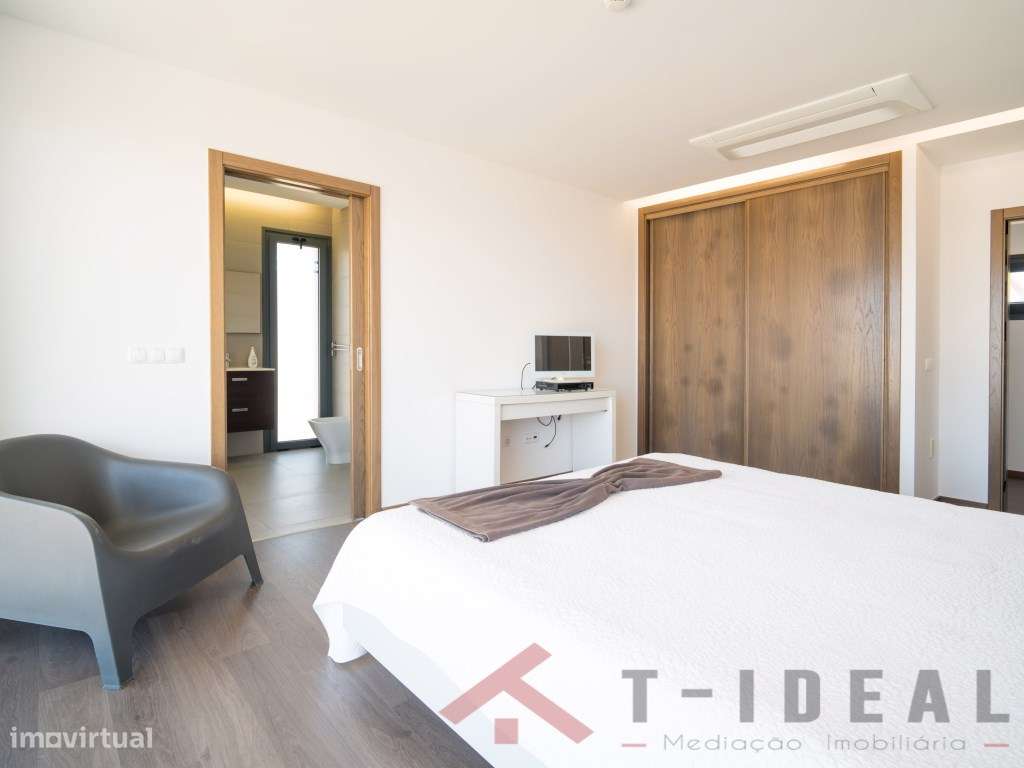 Moradia T4 Moderna Vista Mar-43