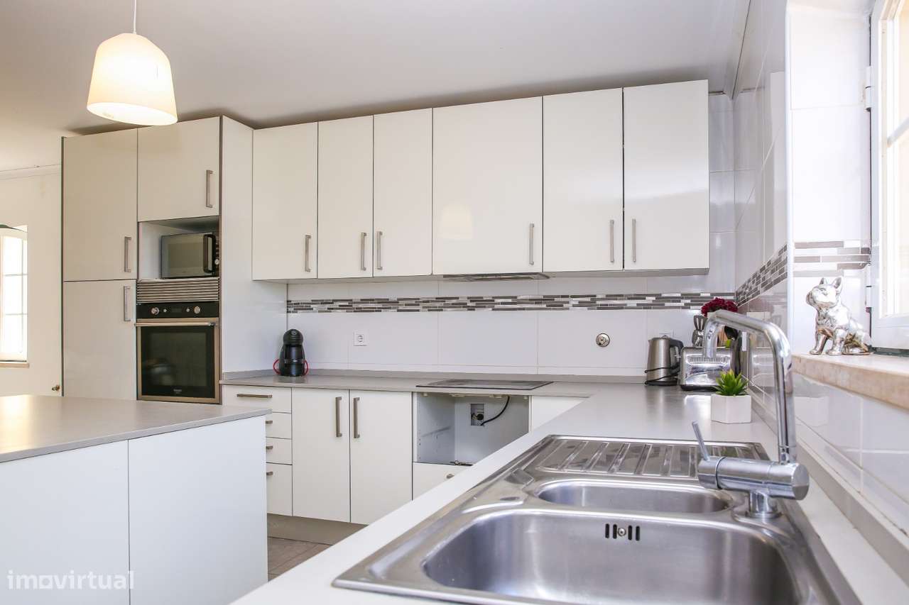 Moradia T4 isolada com logradouro de 2.200m²-10